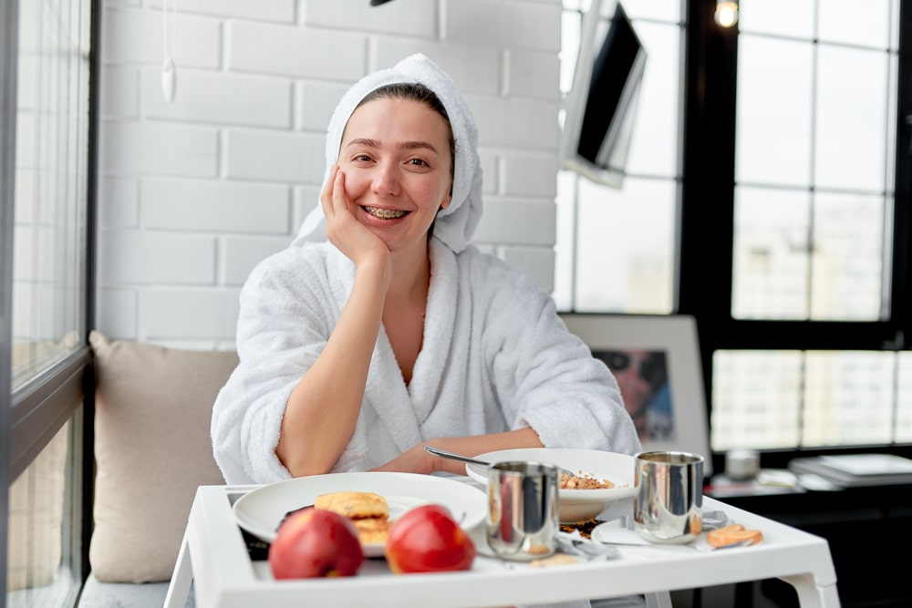 eating breakfast with braces